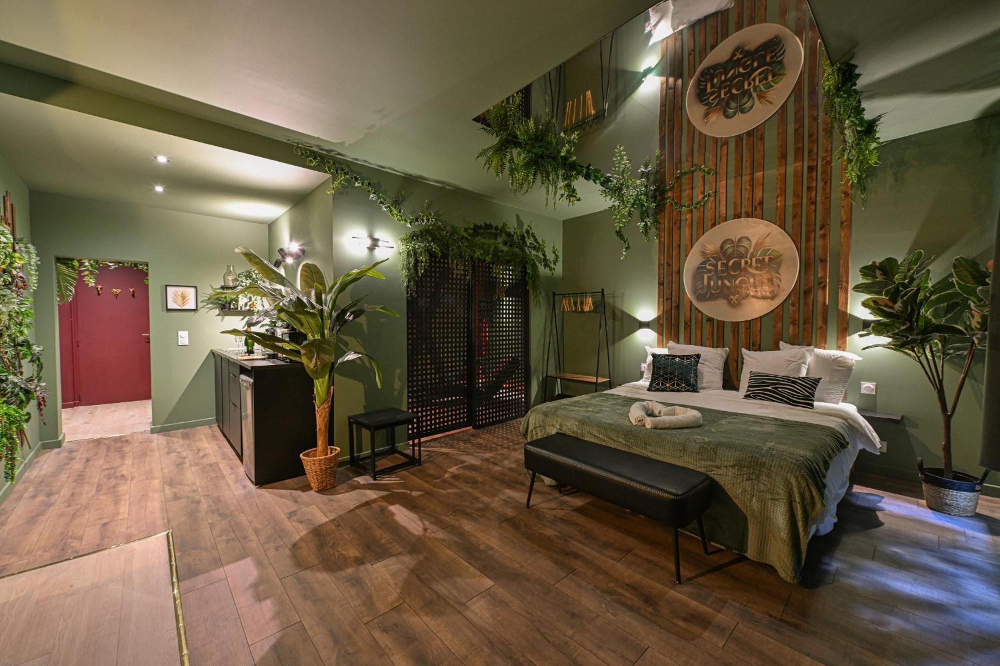 Secret Jungle - Love Room By Prim0 C0Nciergerie Руая Екстер'єр фото